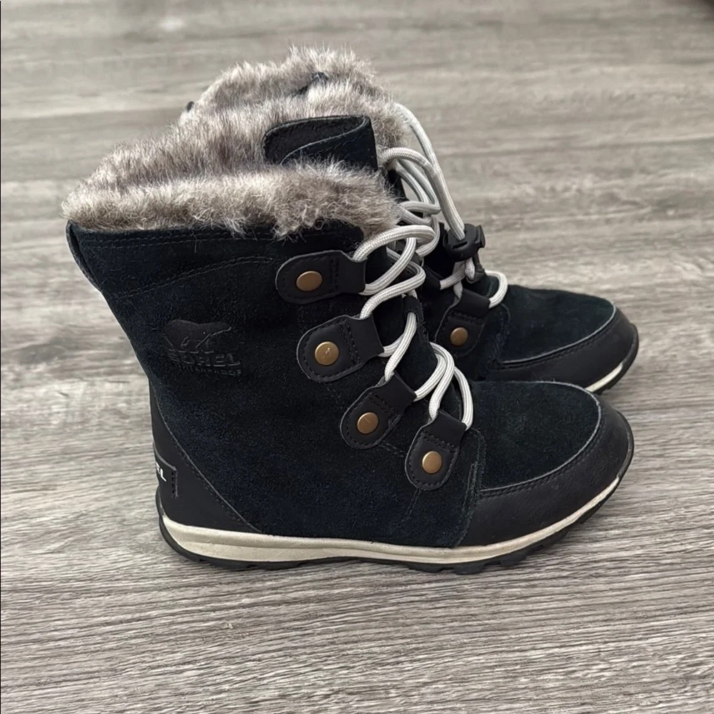 Sorel Black and Gray Cozy Winter Boots